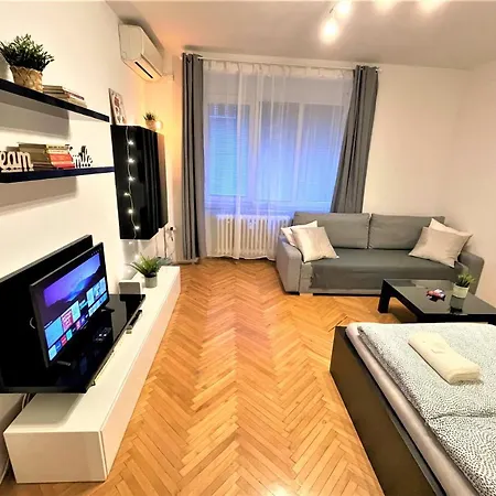 Helen - Old Town, Ac Apartment Pressburg